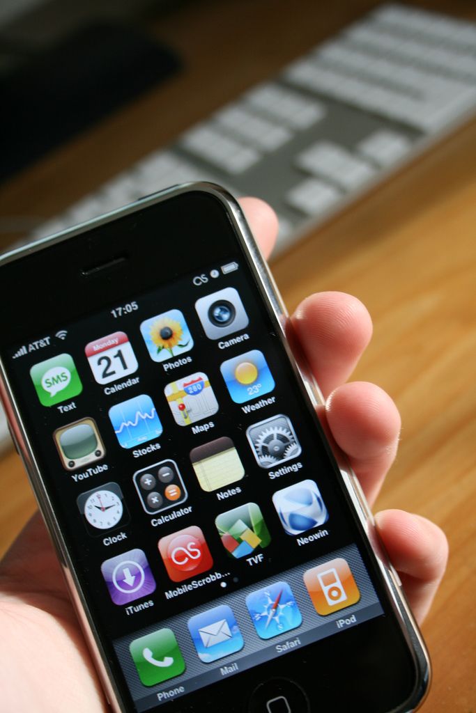 Apple crosses one billion iPhone sales